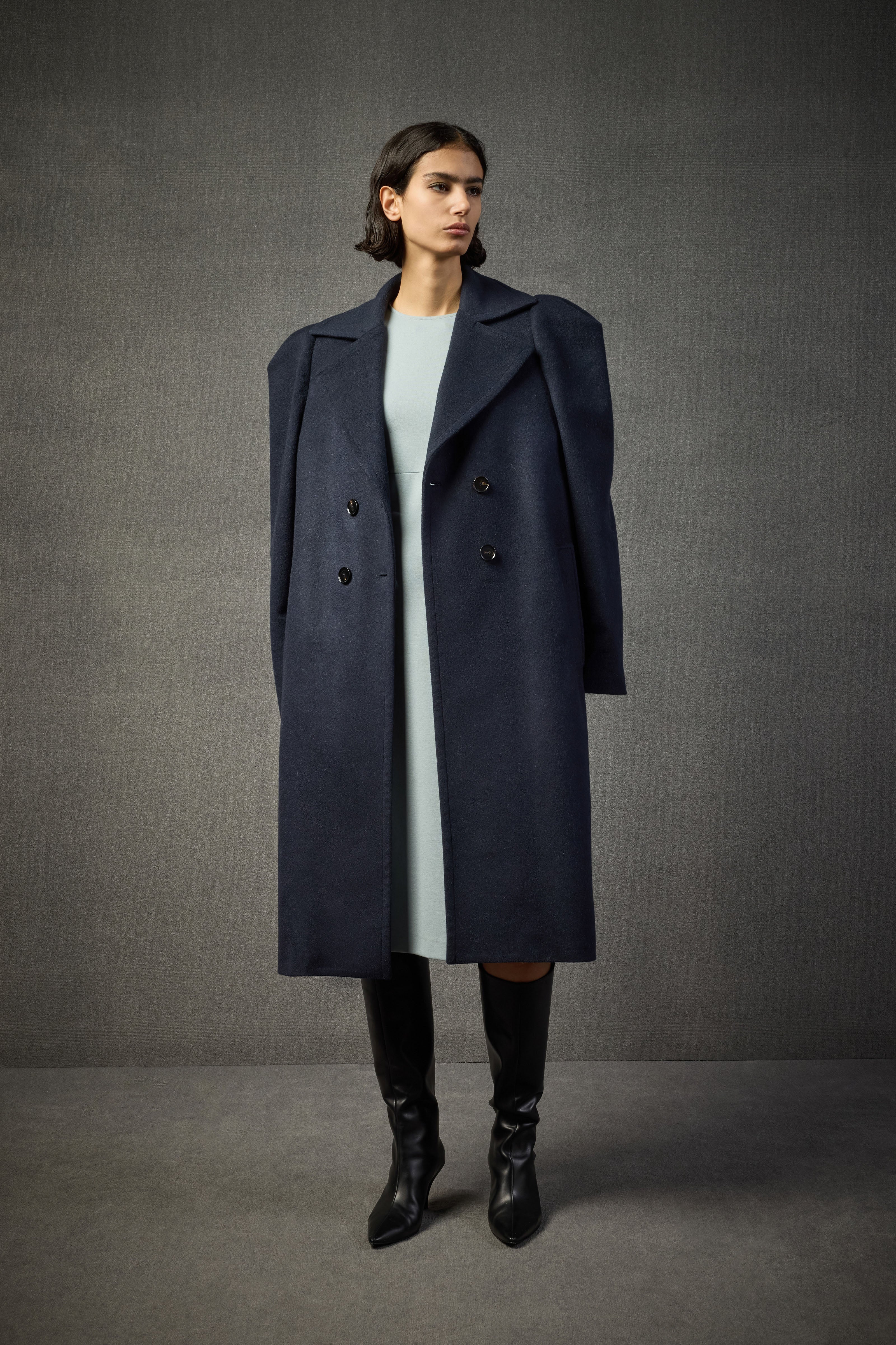 ROBE LOELIA