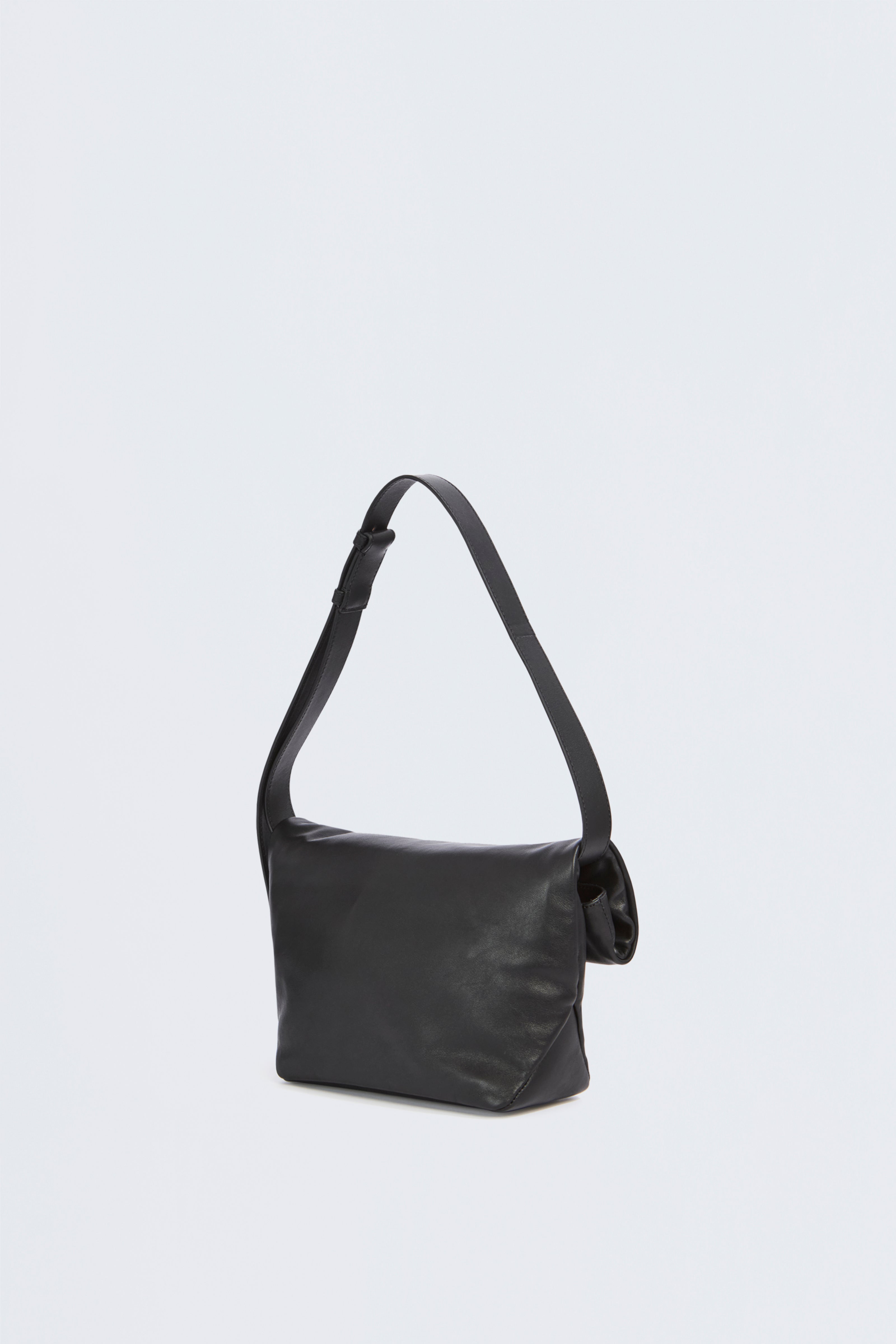 MEDIUM SHOULDER BAG