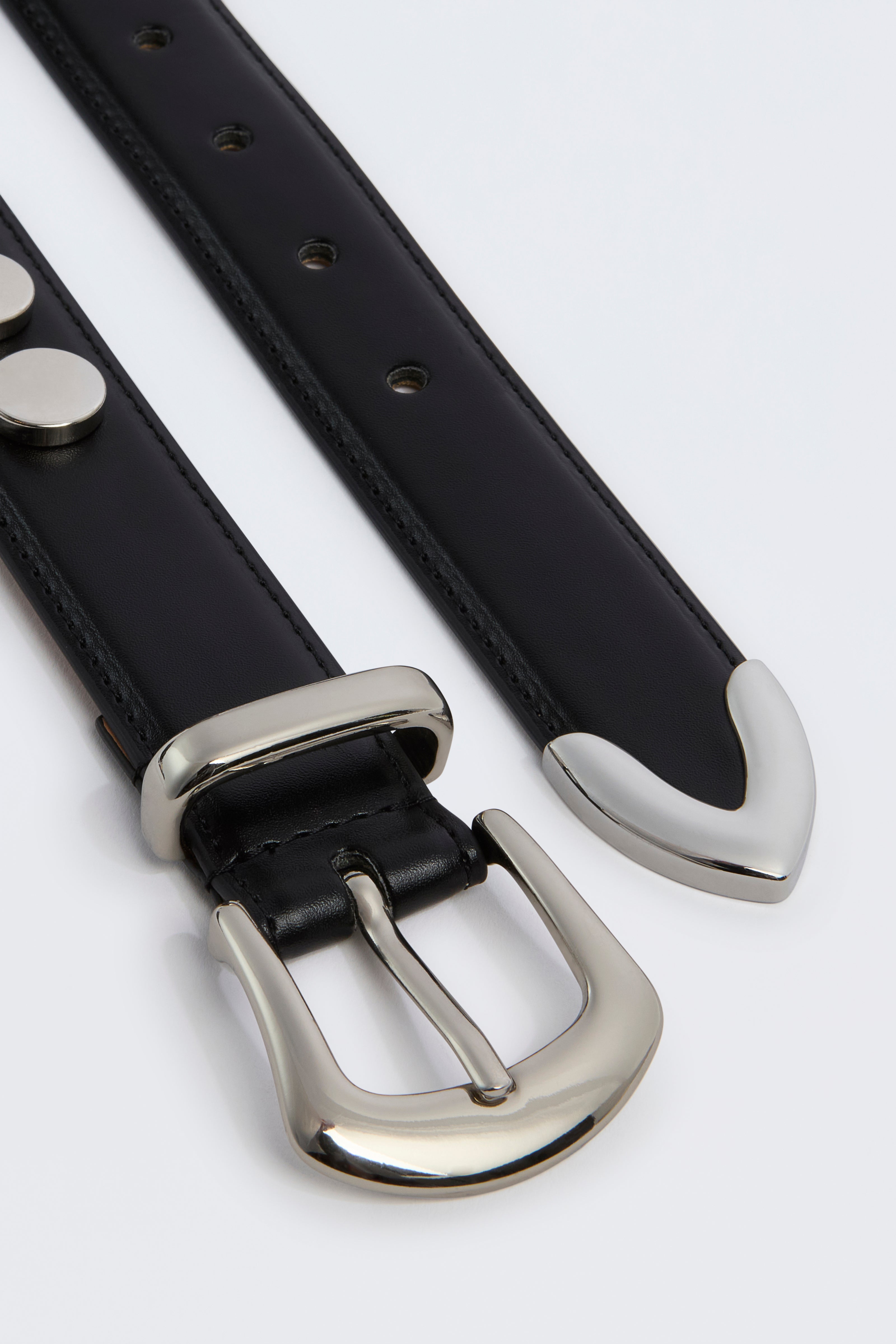 STUDDED BELT