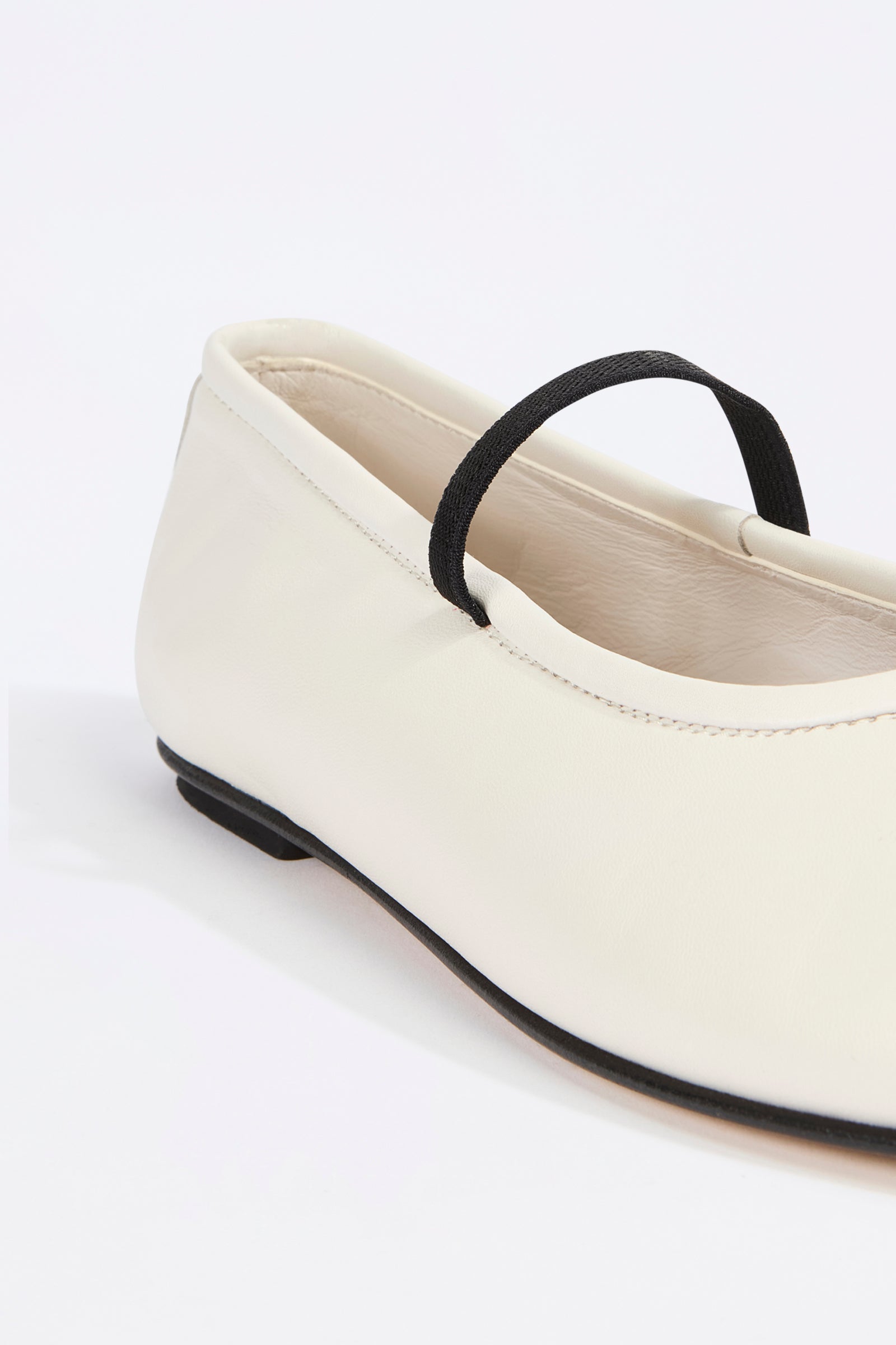 BALLET FLAT WITH ELASTIC STRAP