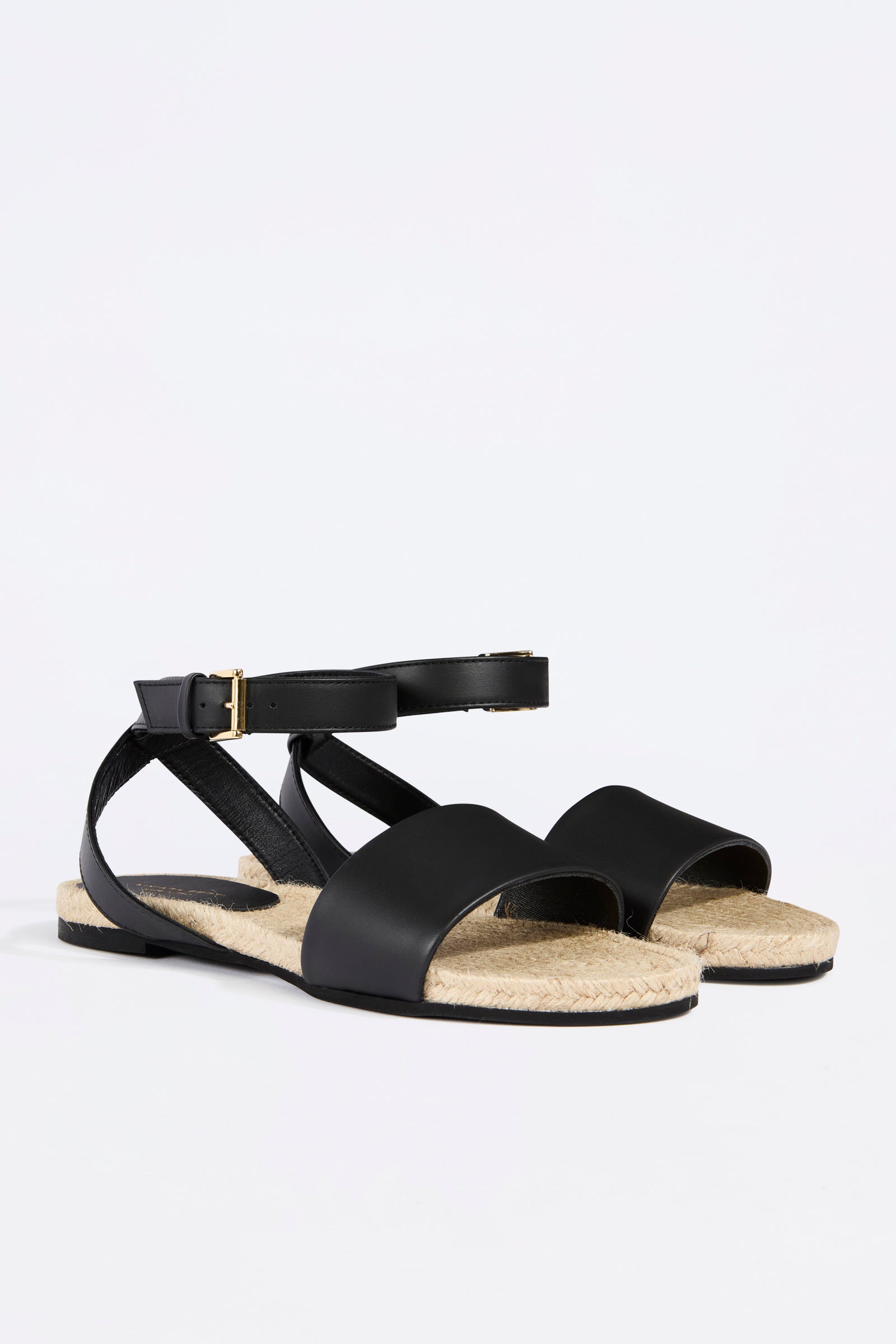 FLAT SANDAL