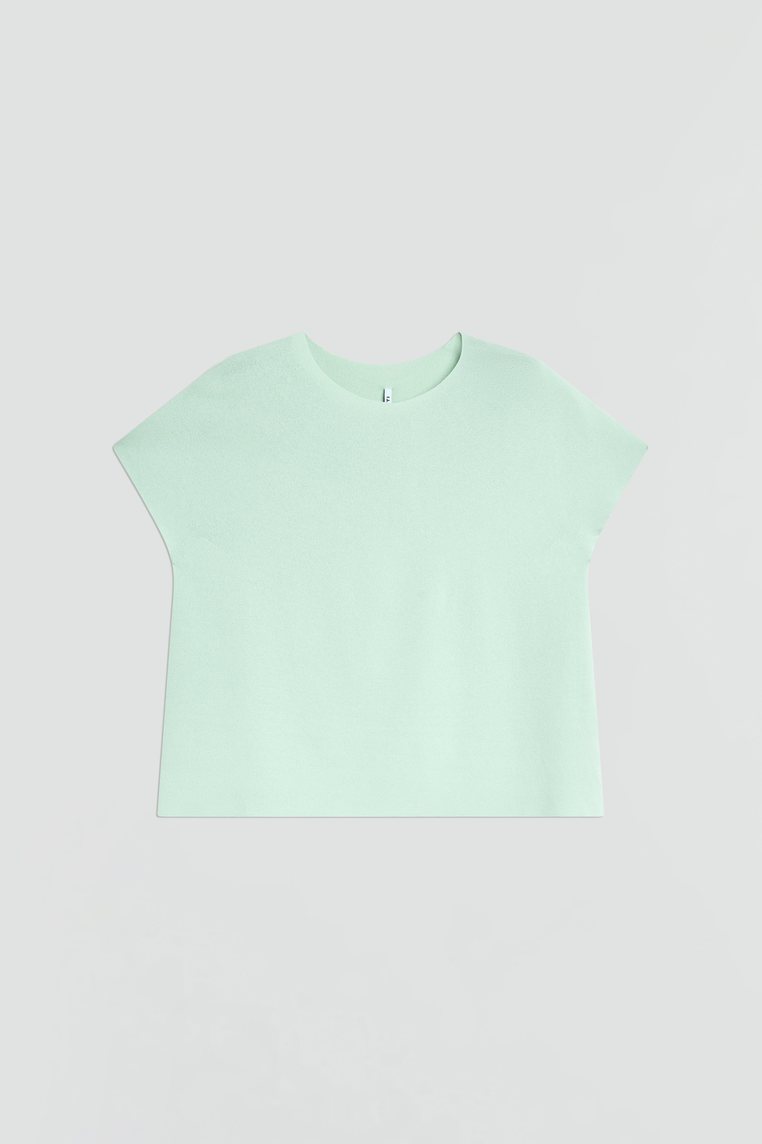 SHORT-SLEEVED TOP