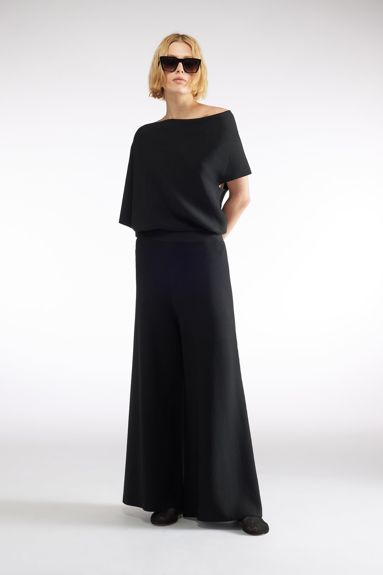 WIDE-LEG TROUSERS