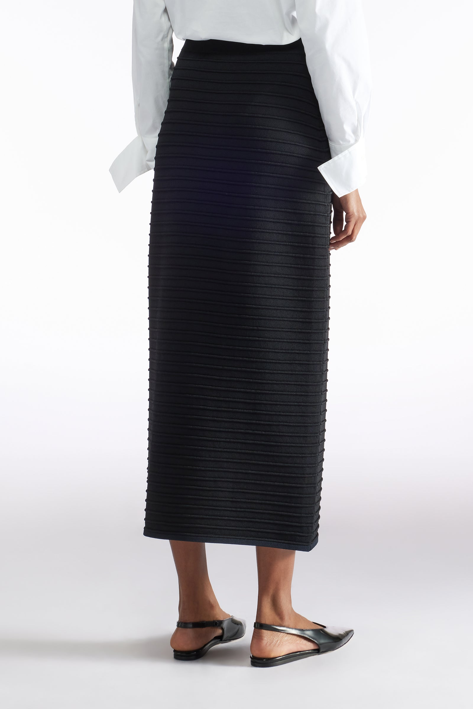 EMBOSSED PATTERN SKIRT