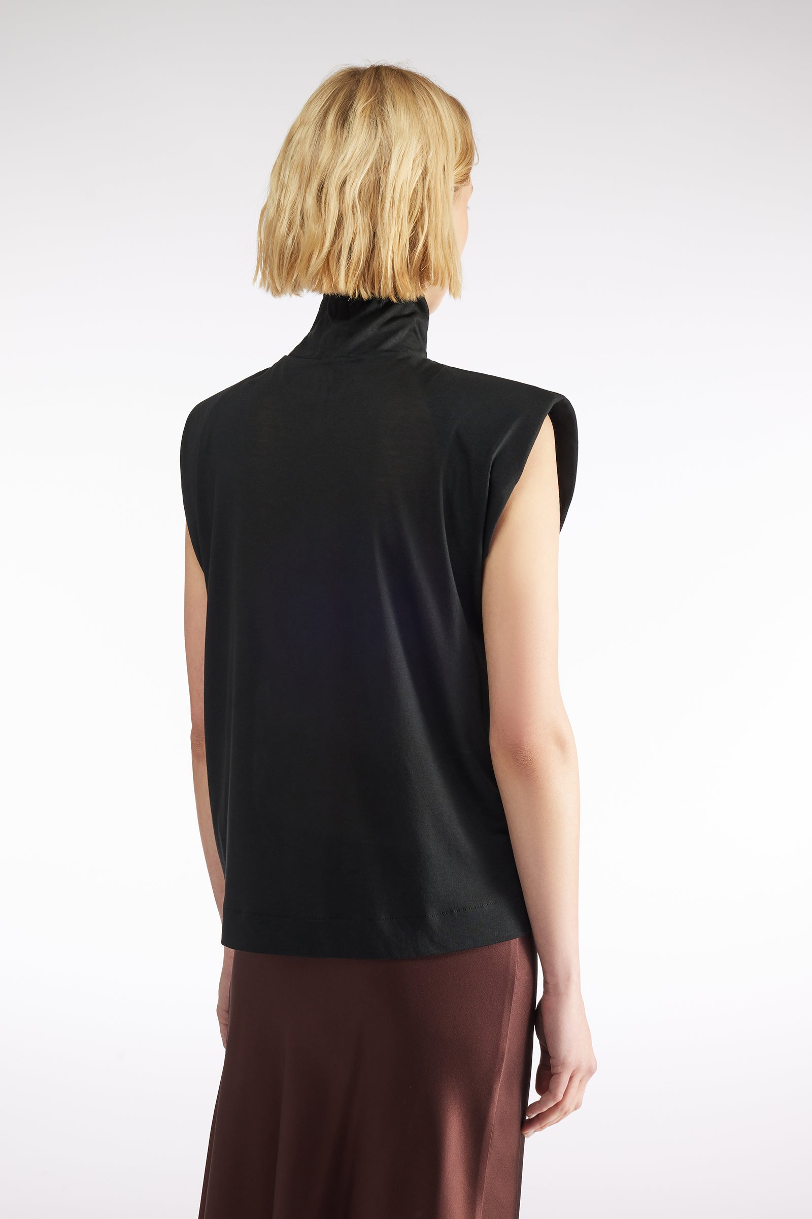 TOP CON SPALLE IMBOTTITE
