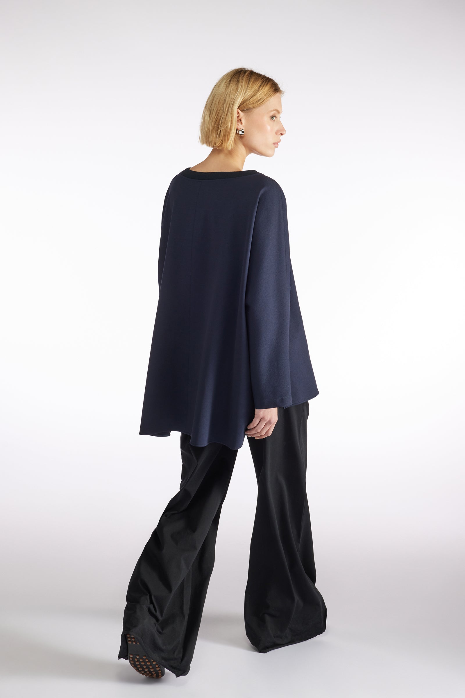 LONG-SLEEVED BLOUSE