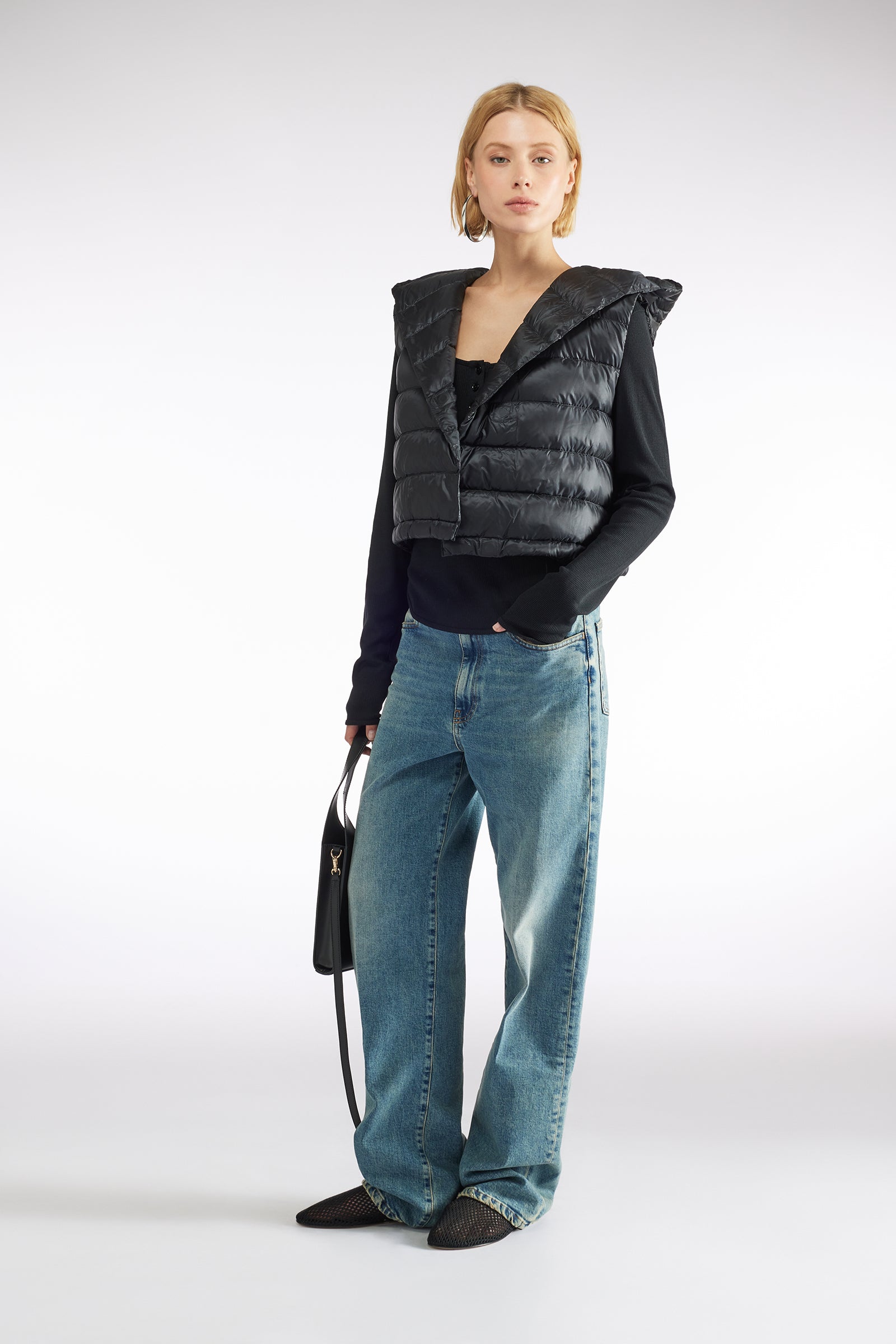 SLEEVELESS DOWN JACKET WITH HOOD
