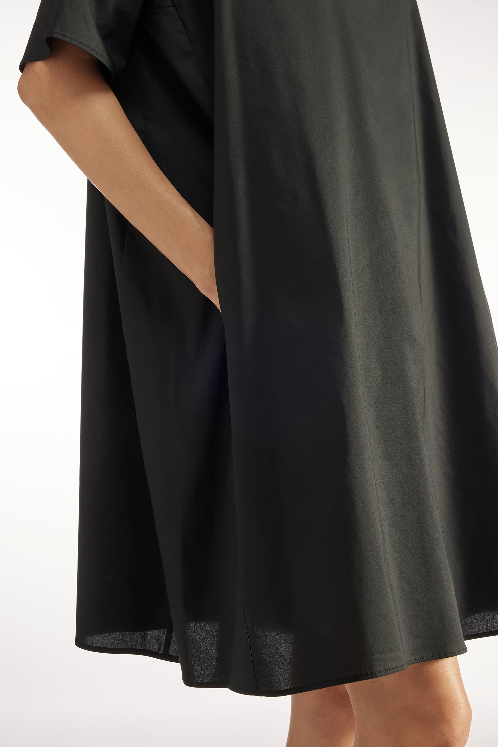 ワンピース LIVIANA CONTI Woman Dress Black L5SK75 Y690 15332763GV_14_f.jpg?impolicy=