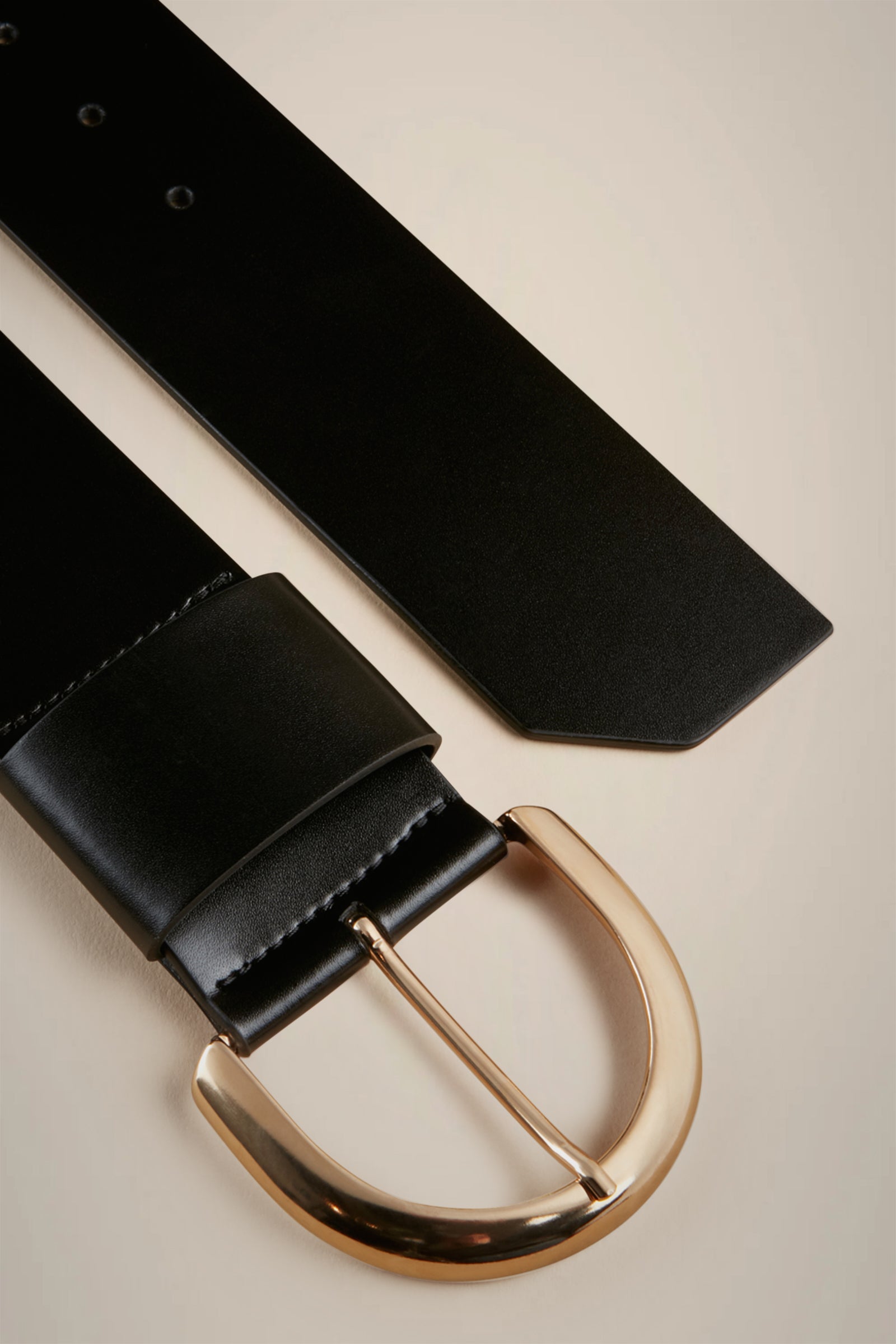 BELT WITH ROUNDED BUCKLE