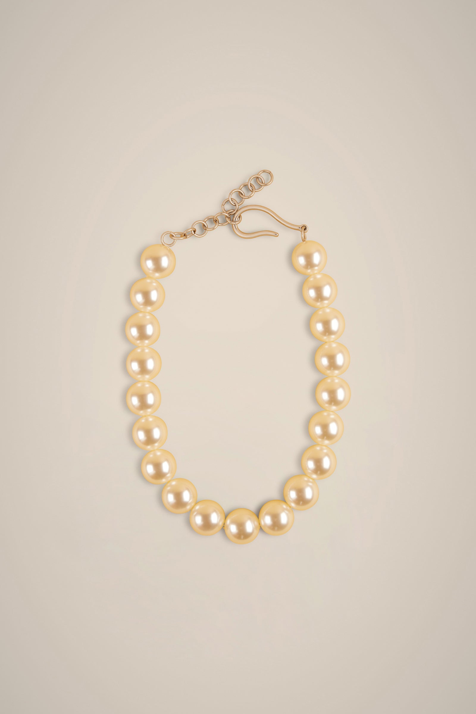 NECKLACE WITH PEARLS