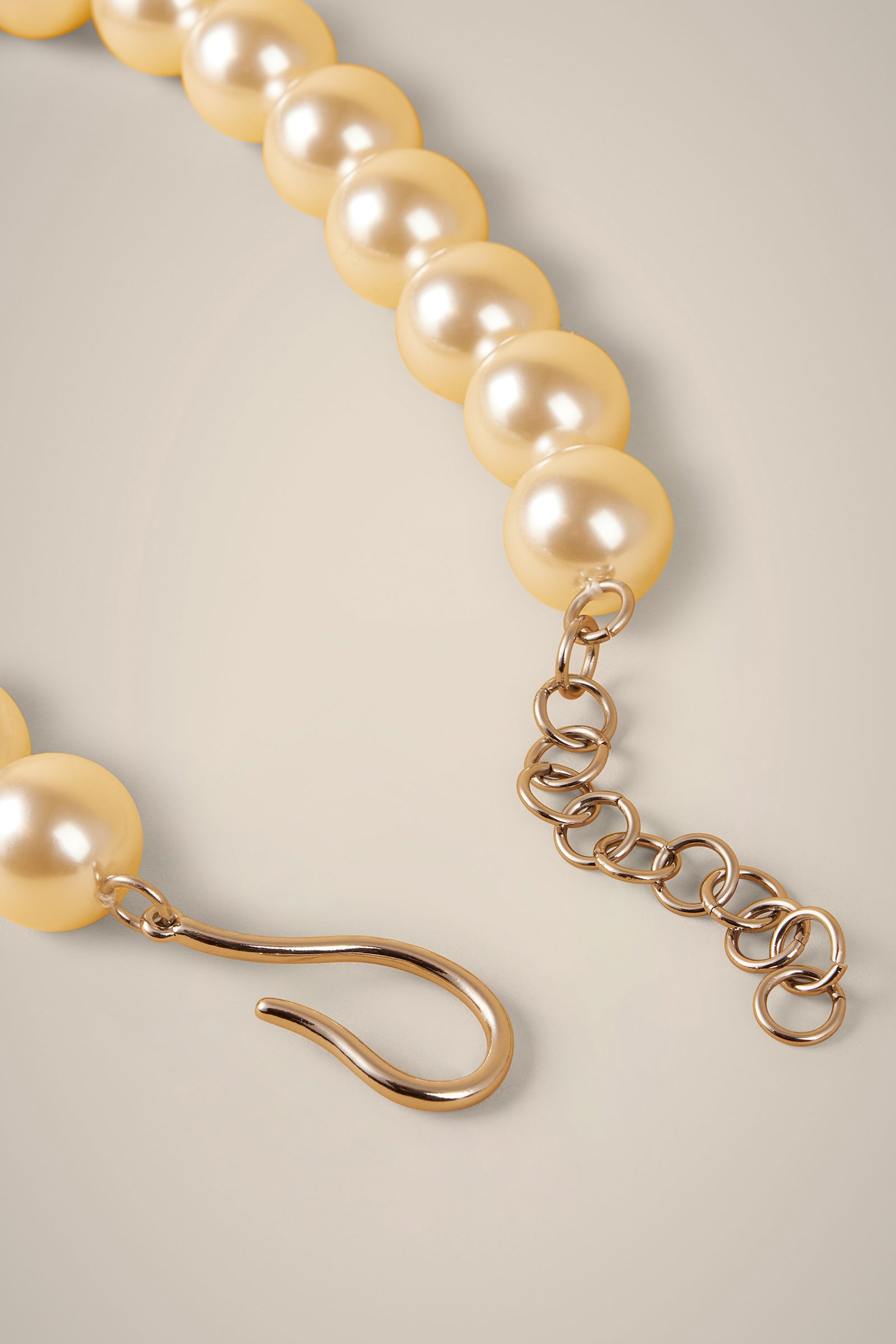 NECKLACE WITH PEARLS