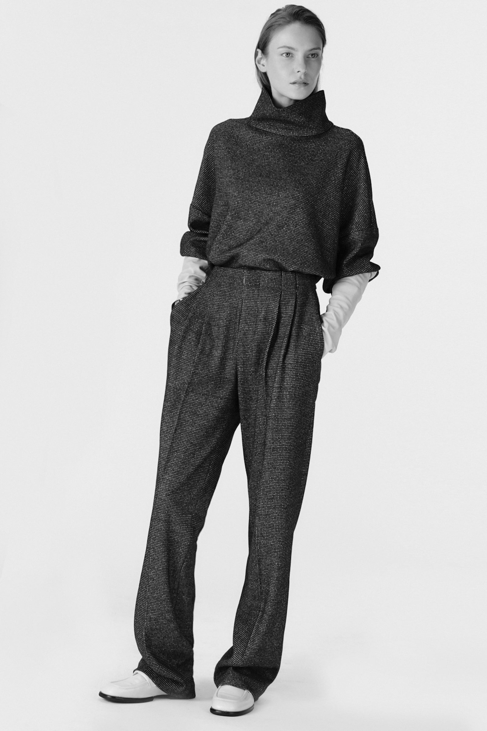 CASHMERE CLOTH PLEATED TROUSERS