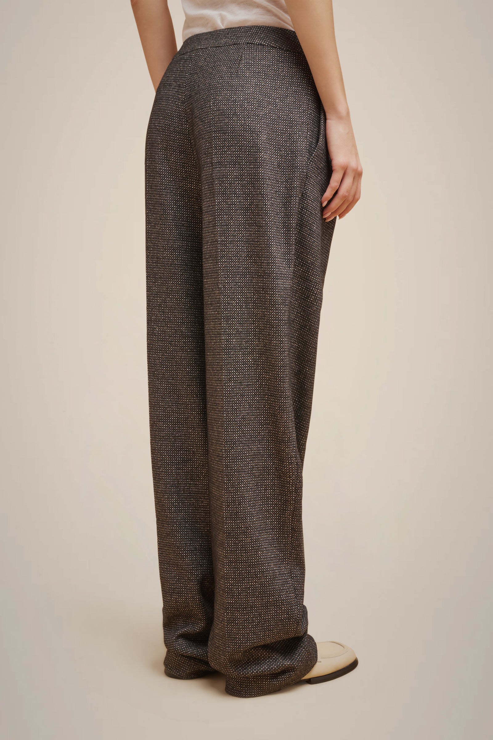 CASHMERE CLOTH PLEATED TROUSERS