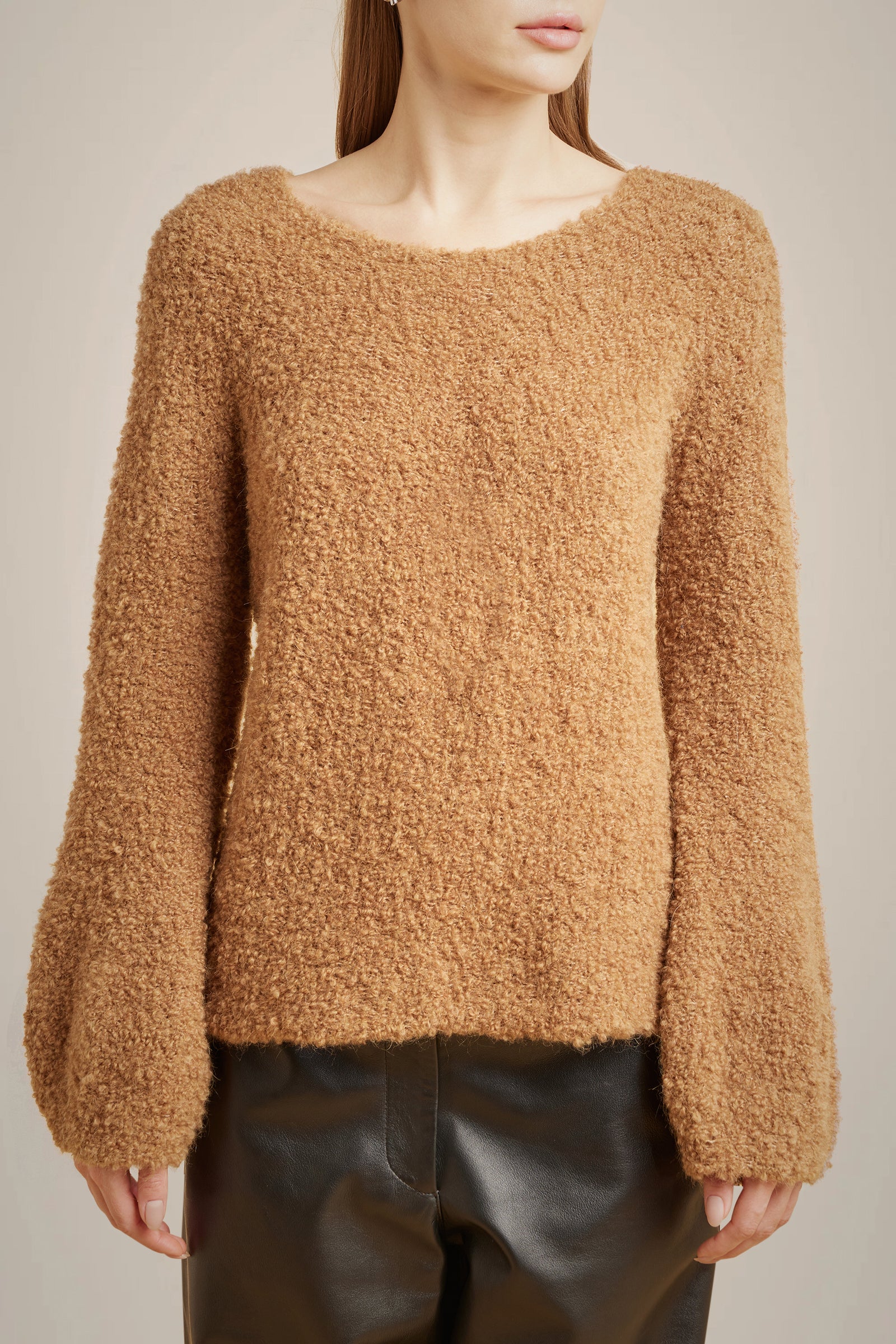 SWEATER WITH REMOVABLE COLLAR