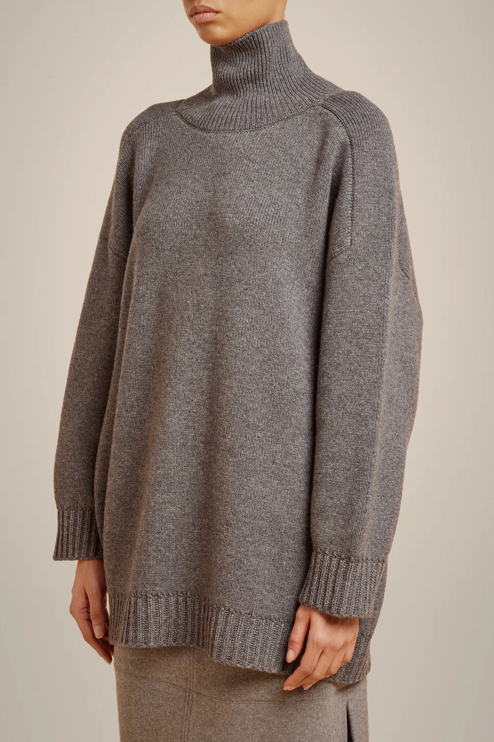 RECYCLED CASHMERE HIGH NECK SWEATER