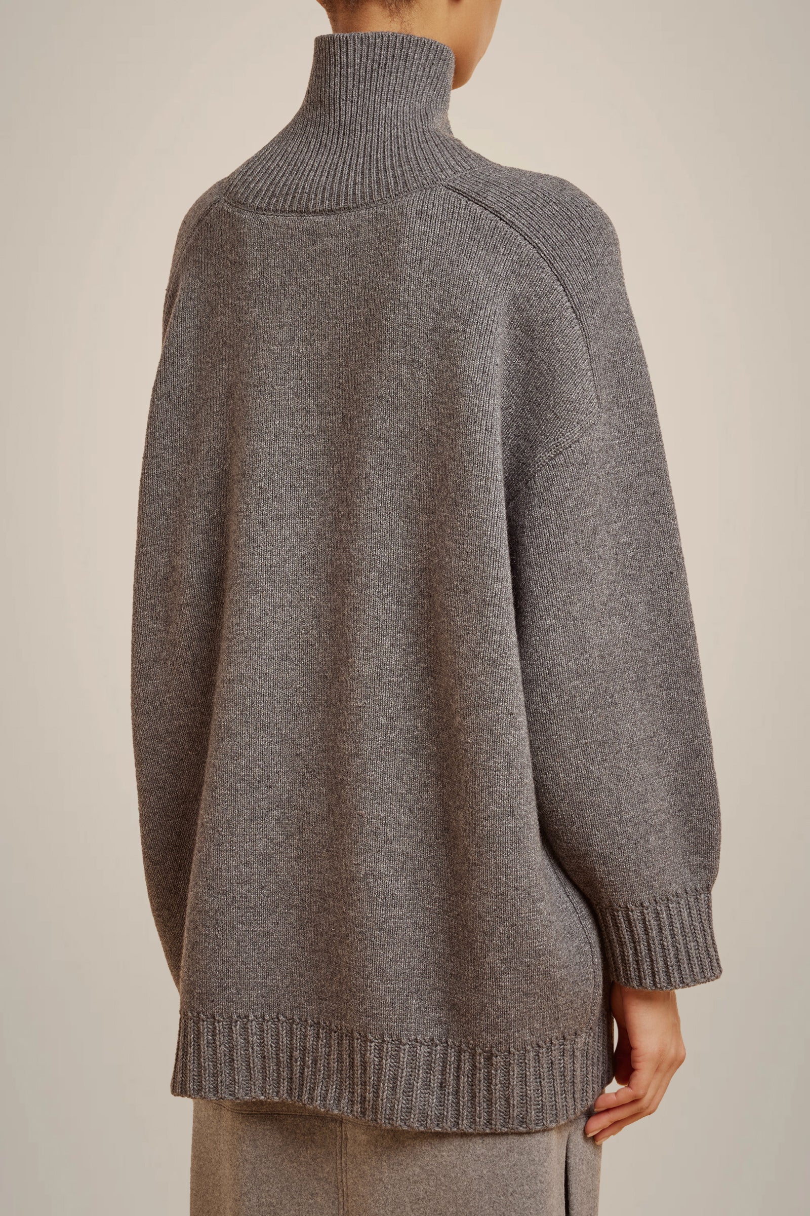 RECYCLED CASHMERE HIGH NECK SWEATER