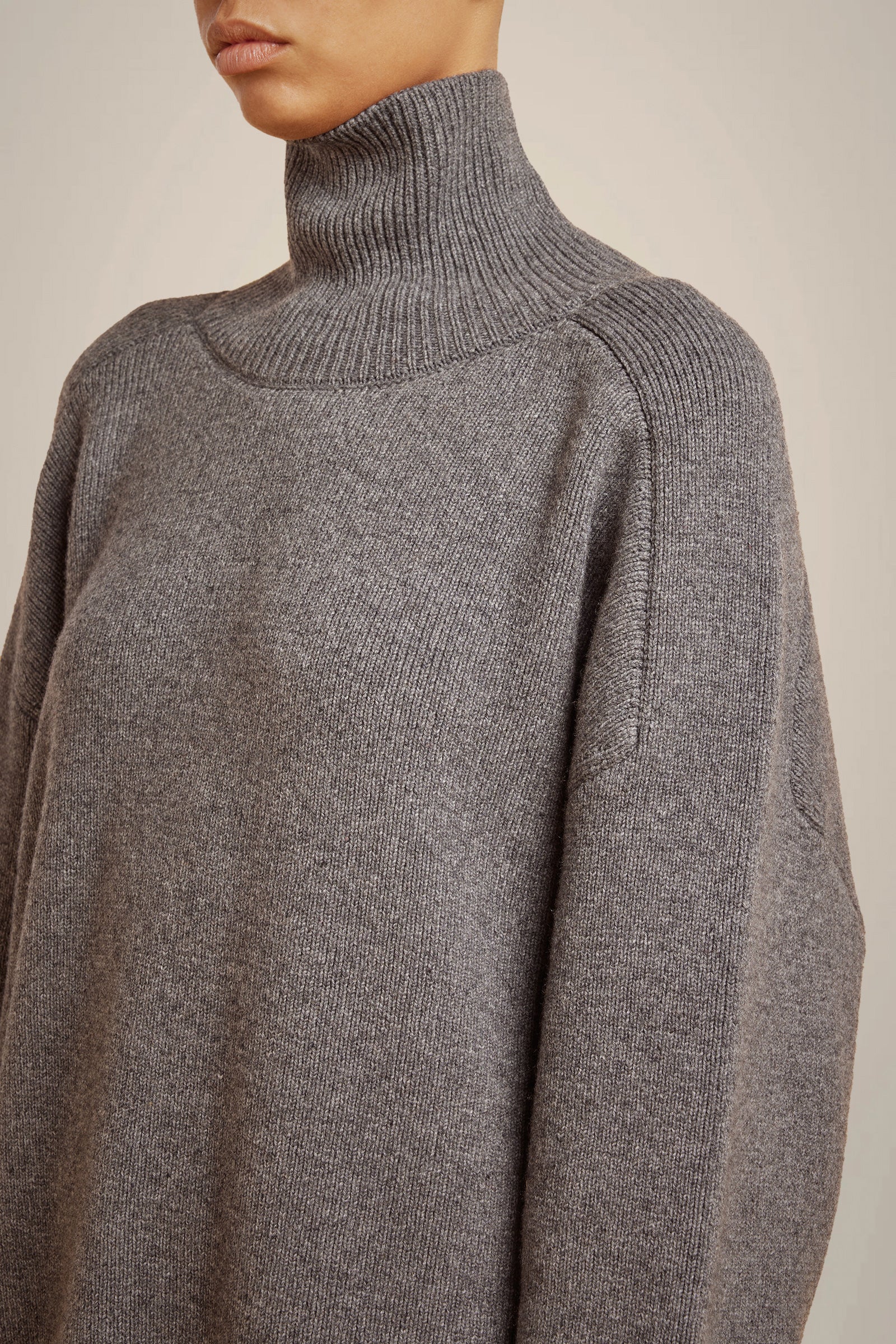 RECYCLED CASHMERE HIGH NECK SWEATER