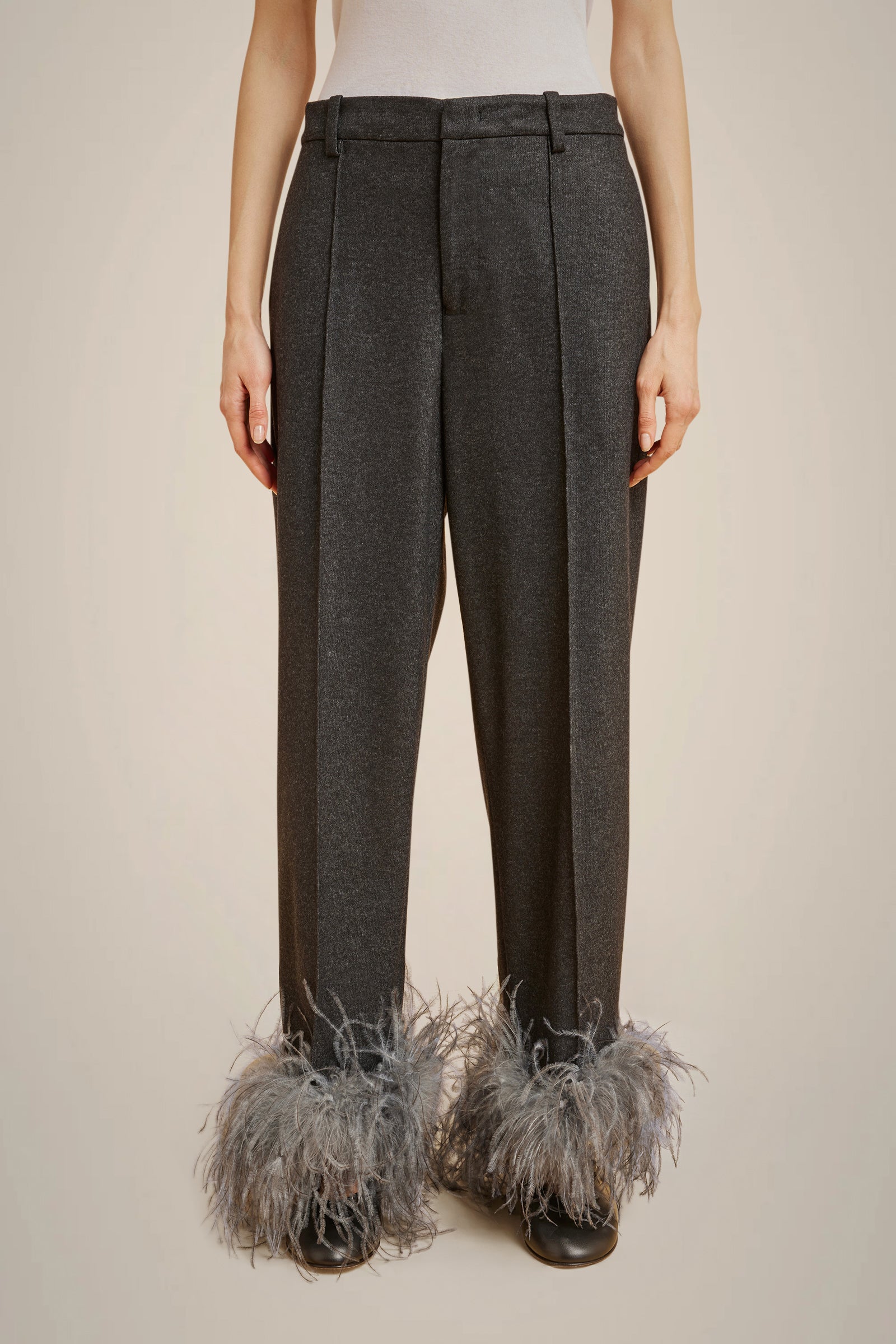 TROUSERS WITH FEATHERS