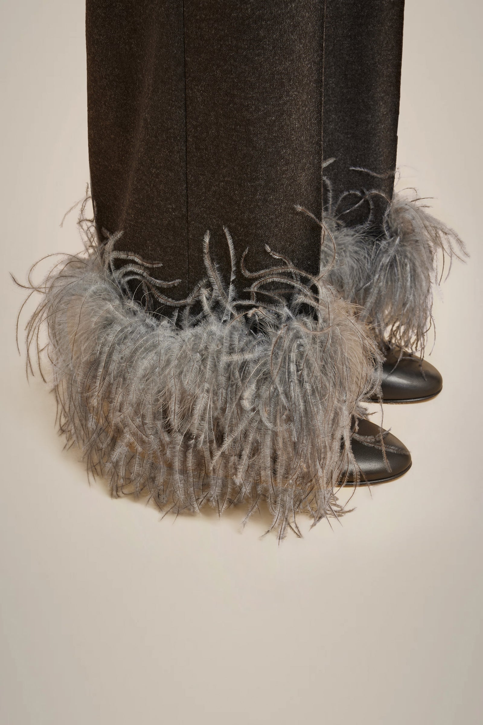 TROUSERS WITH FEATHERS