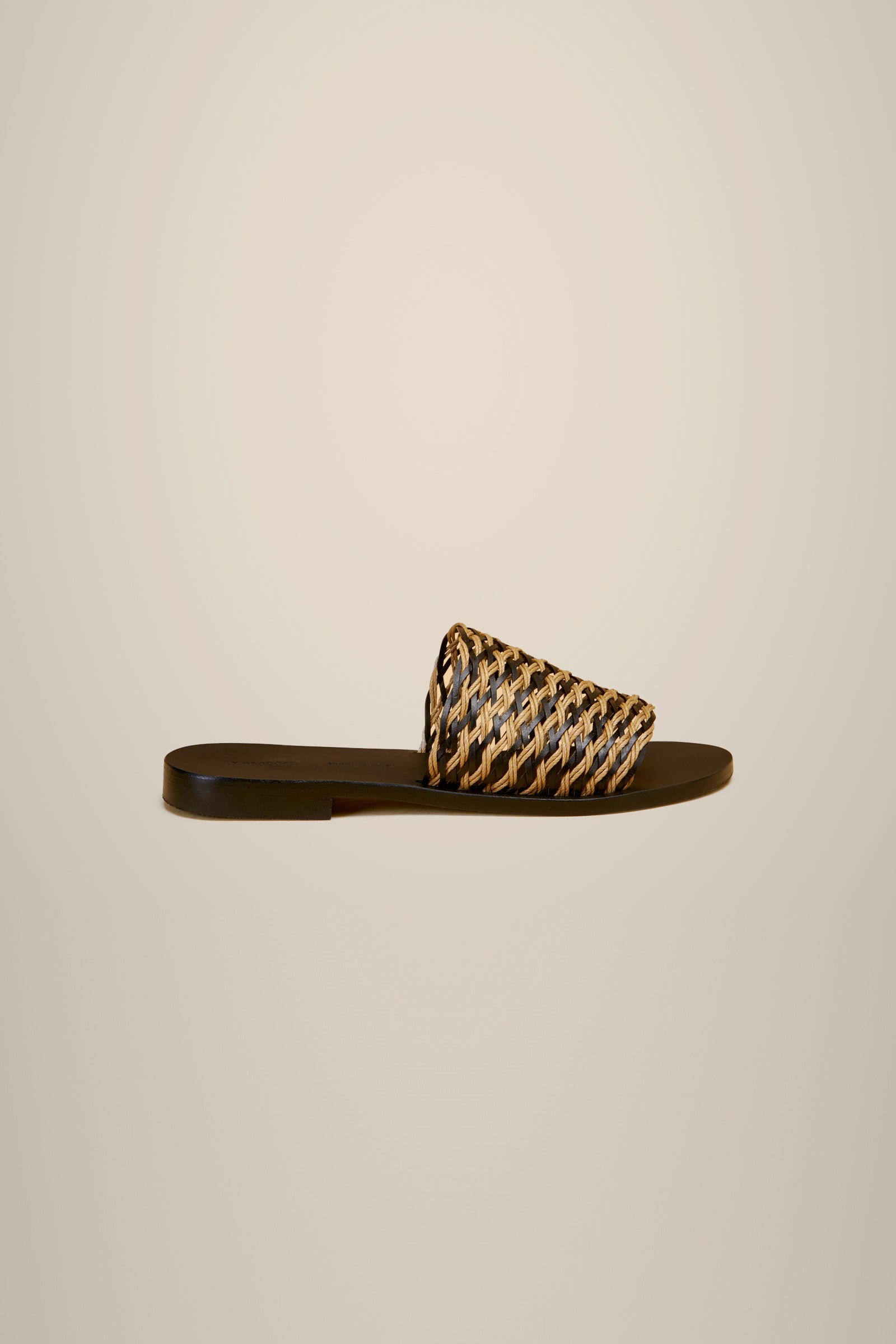 FLAT SANDAL