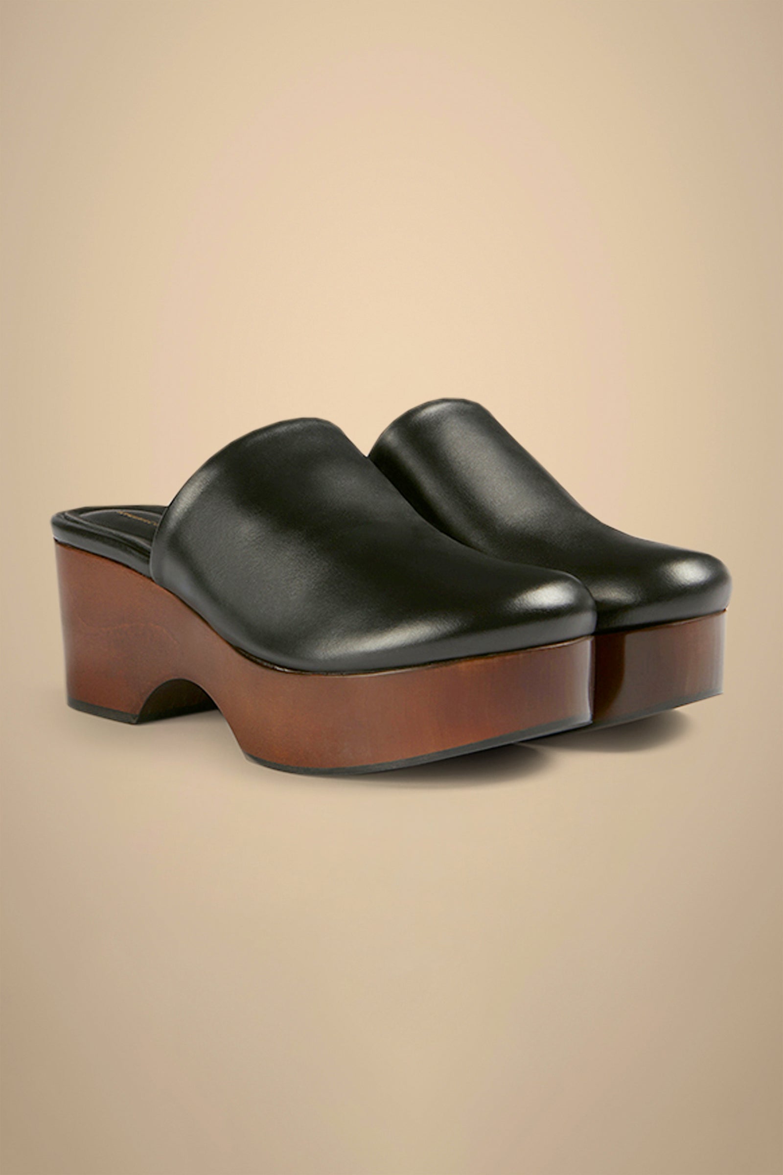 CLOGS IN VITELLO