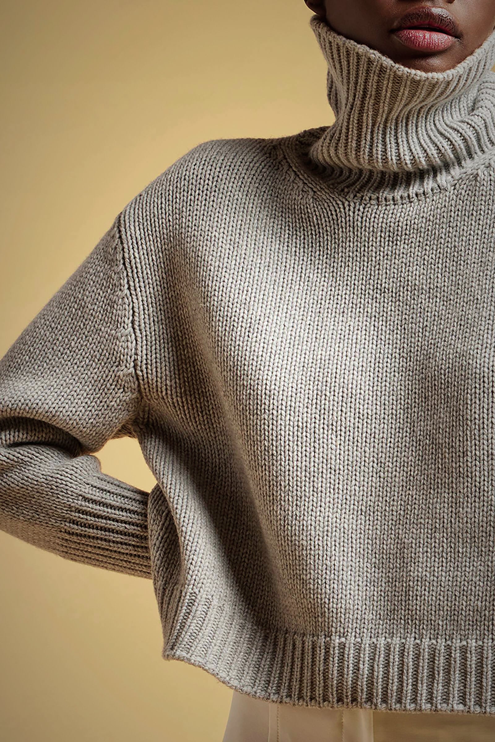 RECYCLED CASHMERE HIGH-NECK SWEATER