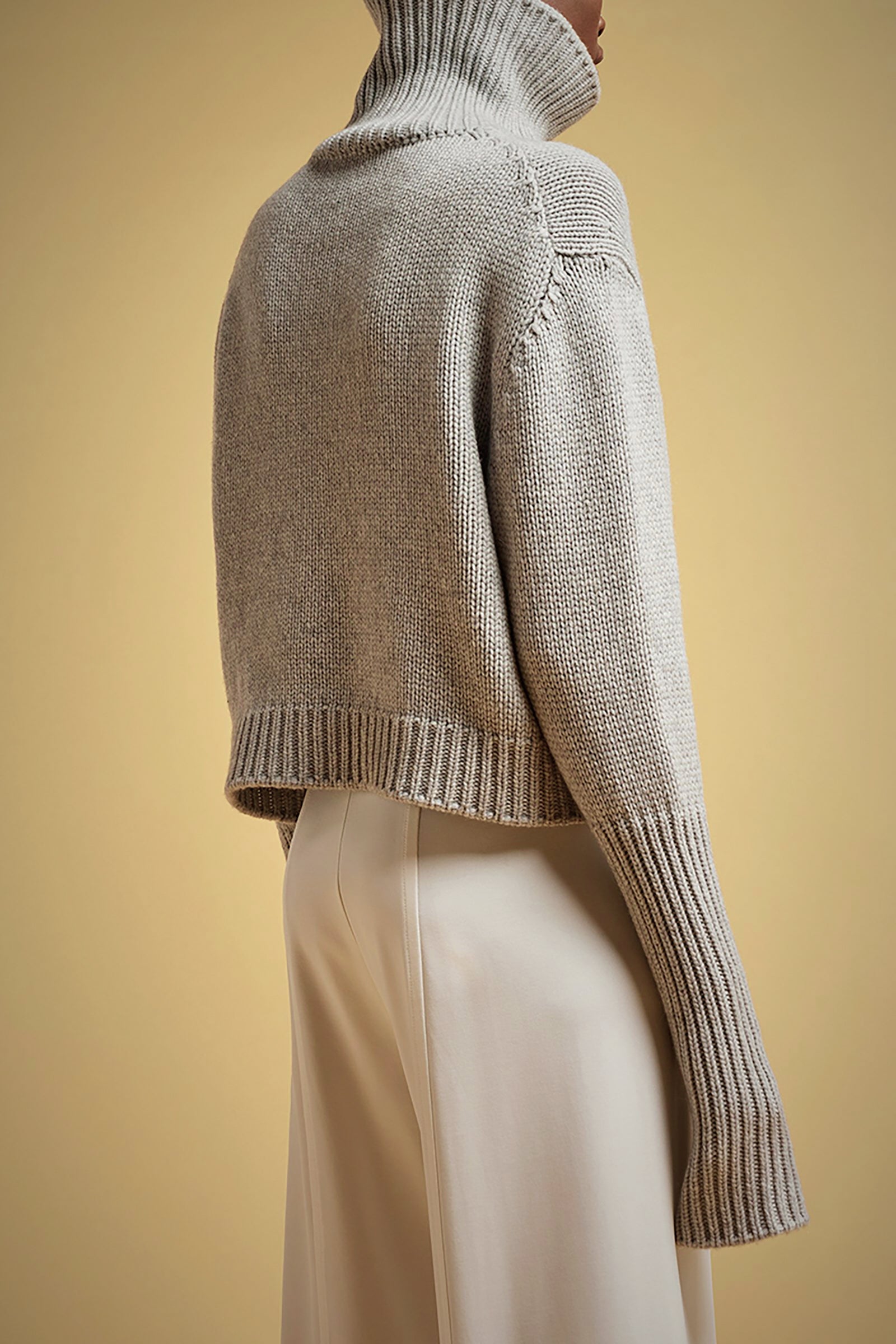 RECYCLED CASHMERE HIGH-NECK SWEATER