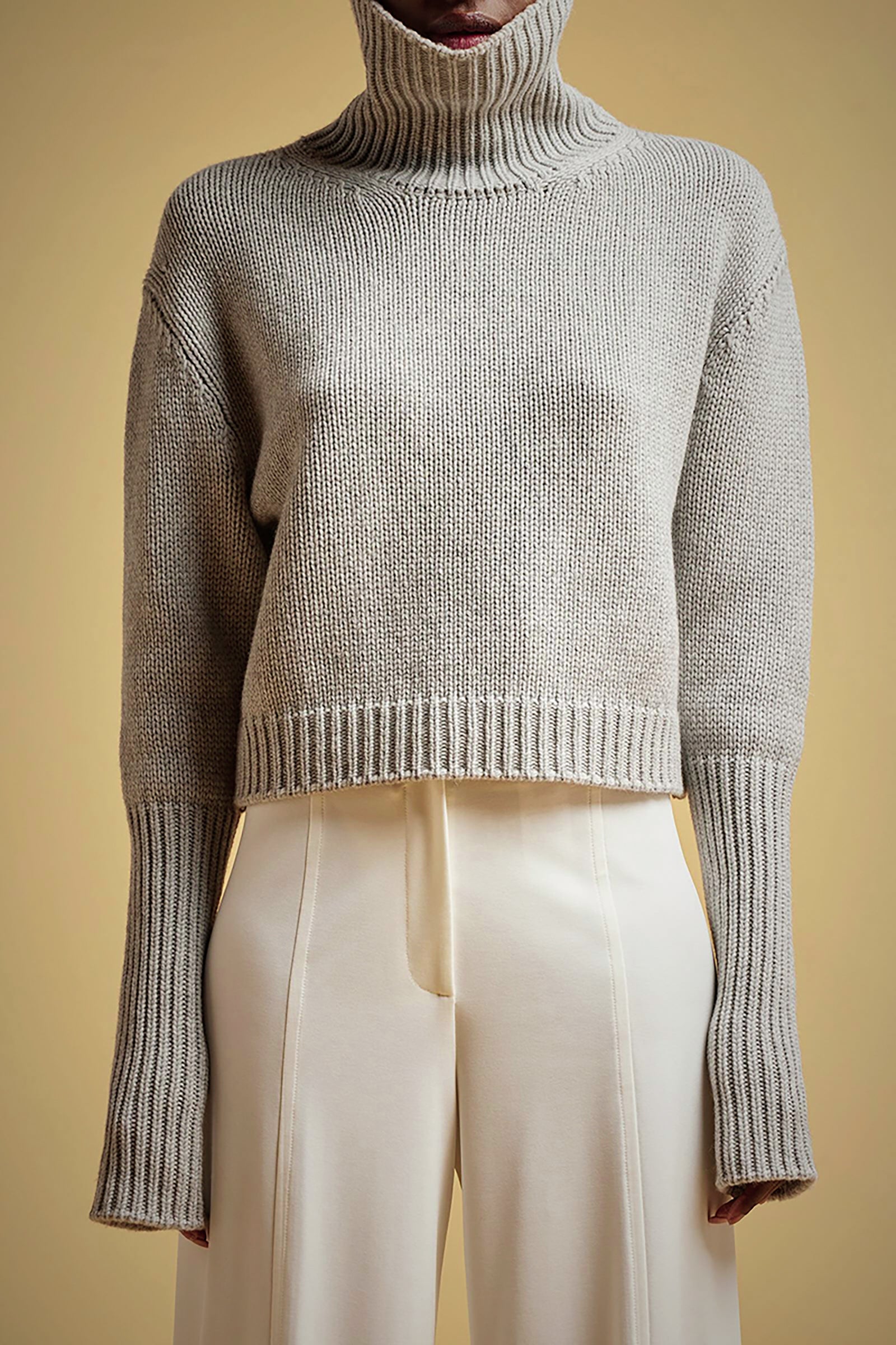 RECYCLED CASHMERE HIGH-NECK SWEATER