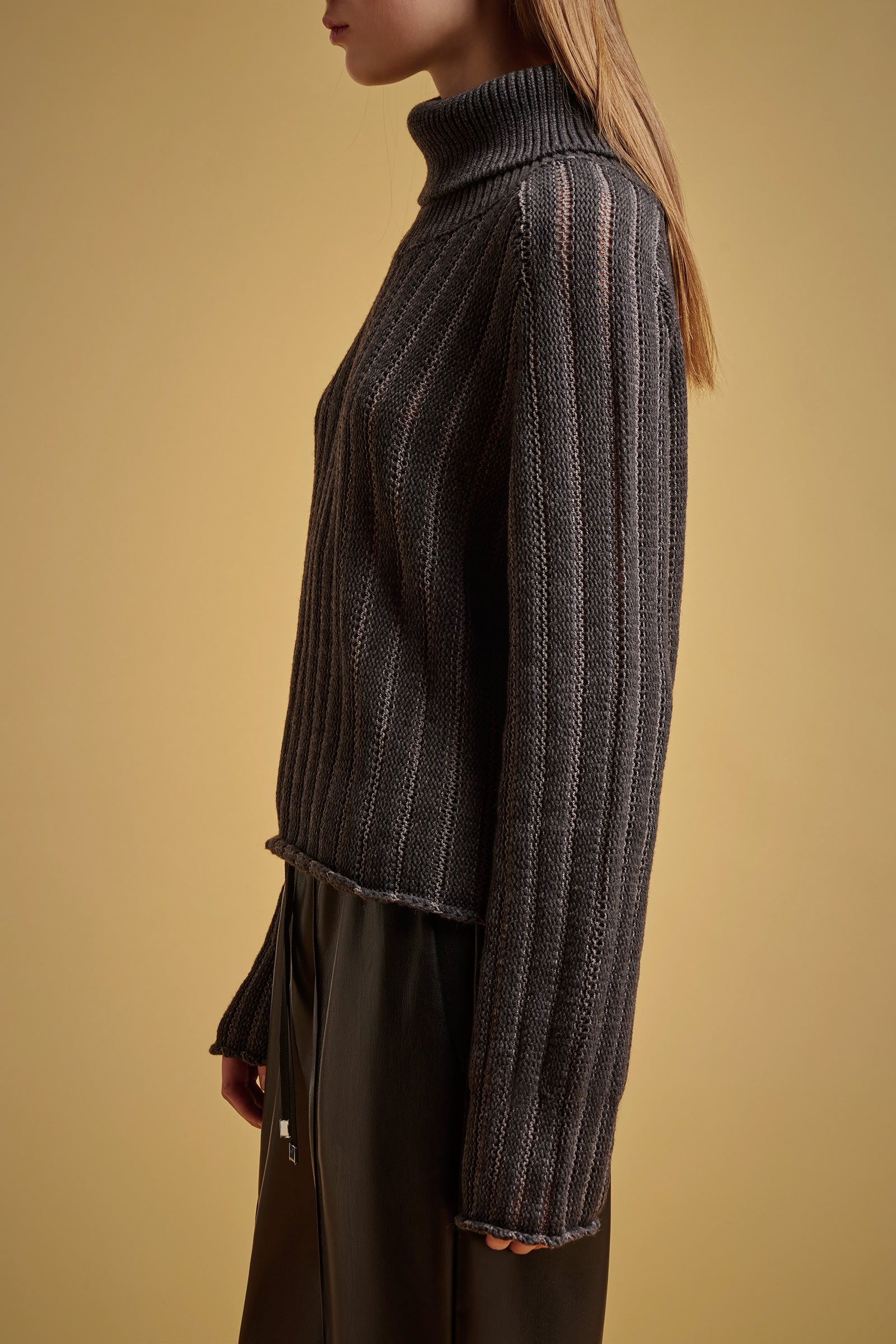 RECYCLED CASHMERE RIBBED SWEATER